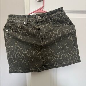 American Eagle Outfitters Green Leopard Print Skirt